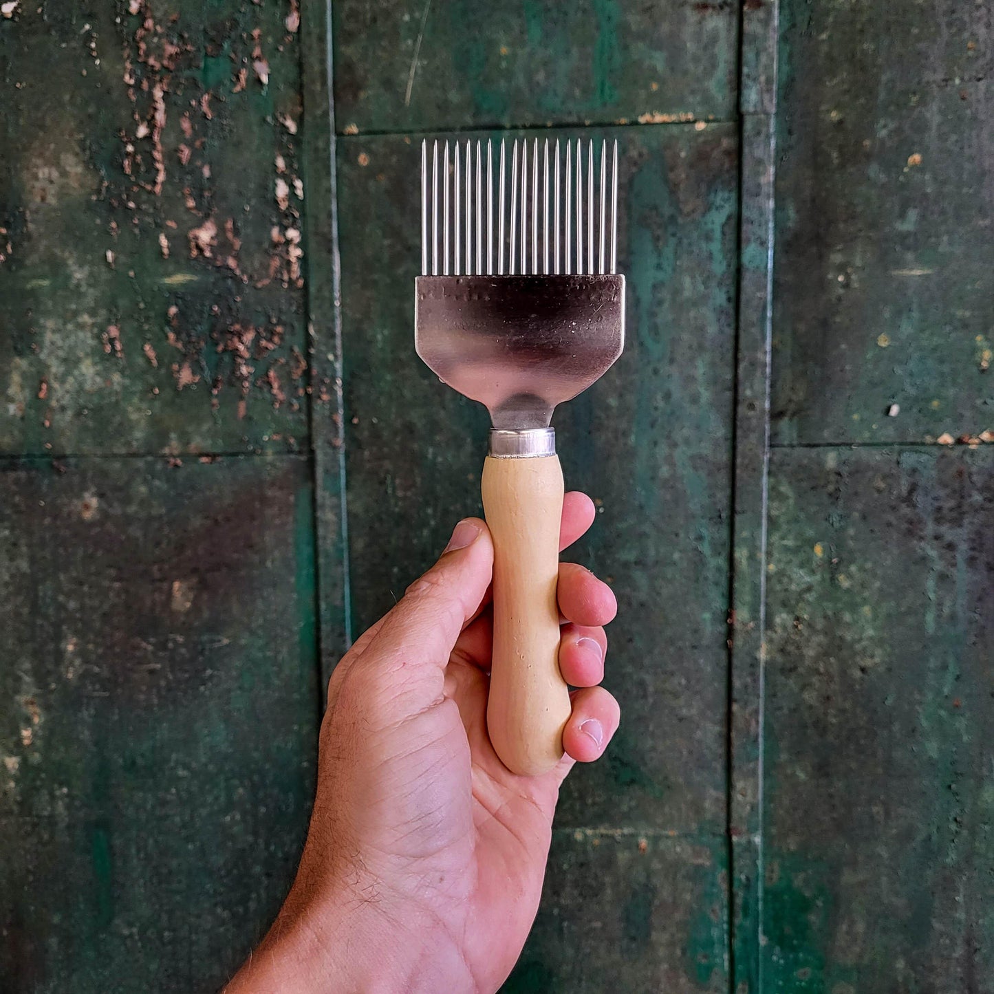 Uncapping Scratcher with Wood Handle